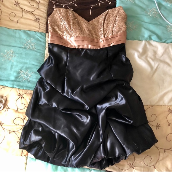 Size 7 Black Cocktail Dress w/Gold Sequence - Picture 3 of 6